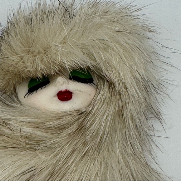 Vintage Art Deco Style Portrait Painted PorcelainLady Face Mink Fur Brooch Pin - Picture 3 of 10
